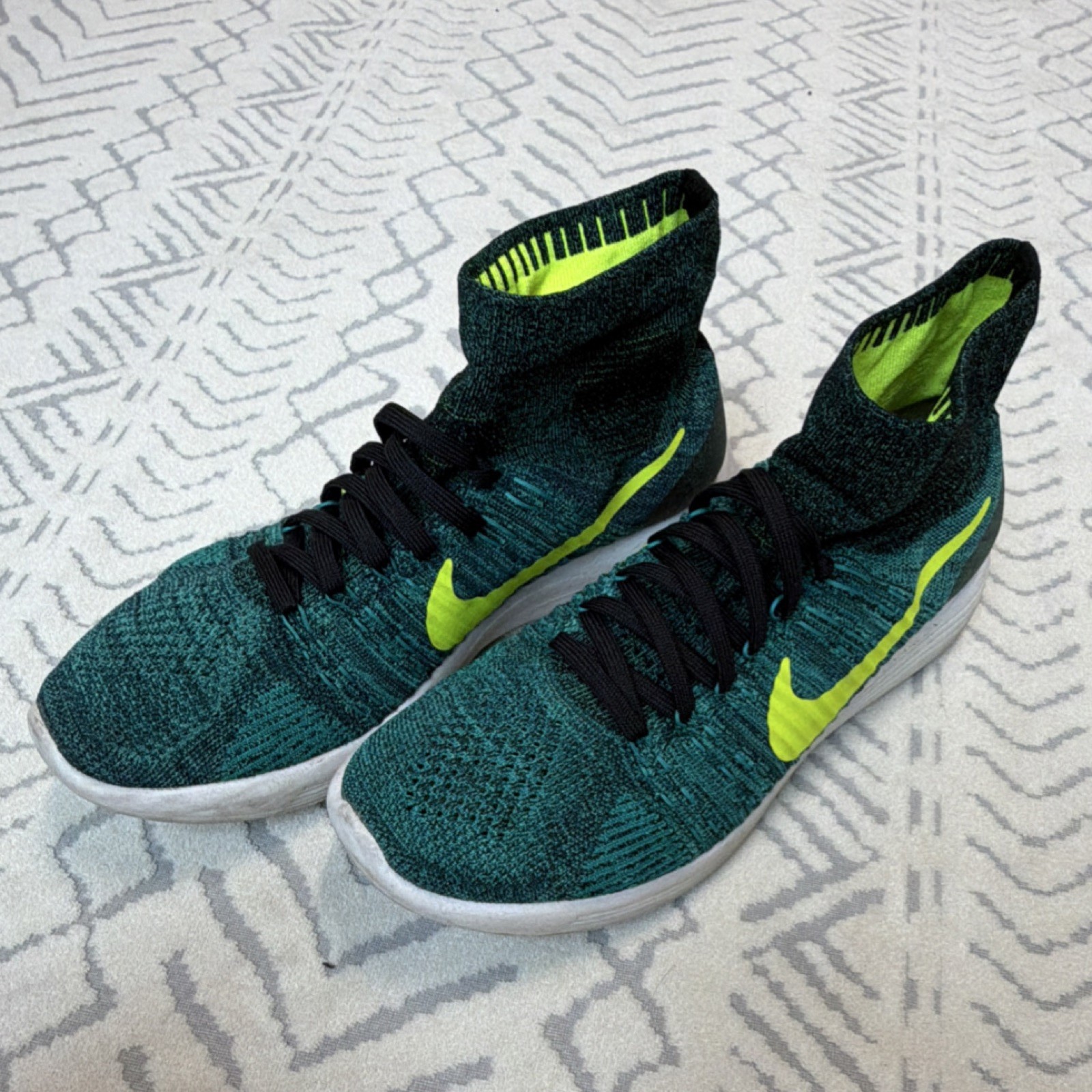 Nike LunarEpic Flyknit Men's High Top Running Shoes 11.5 Green Lightweight