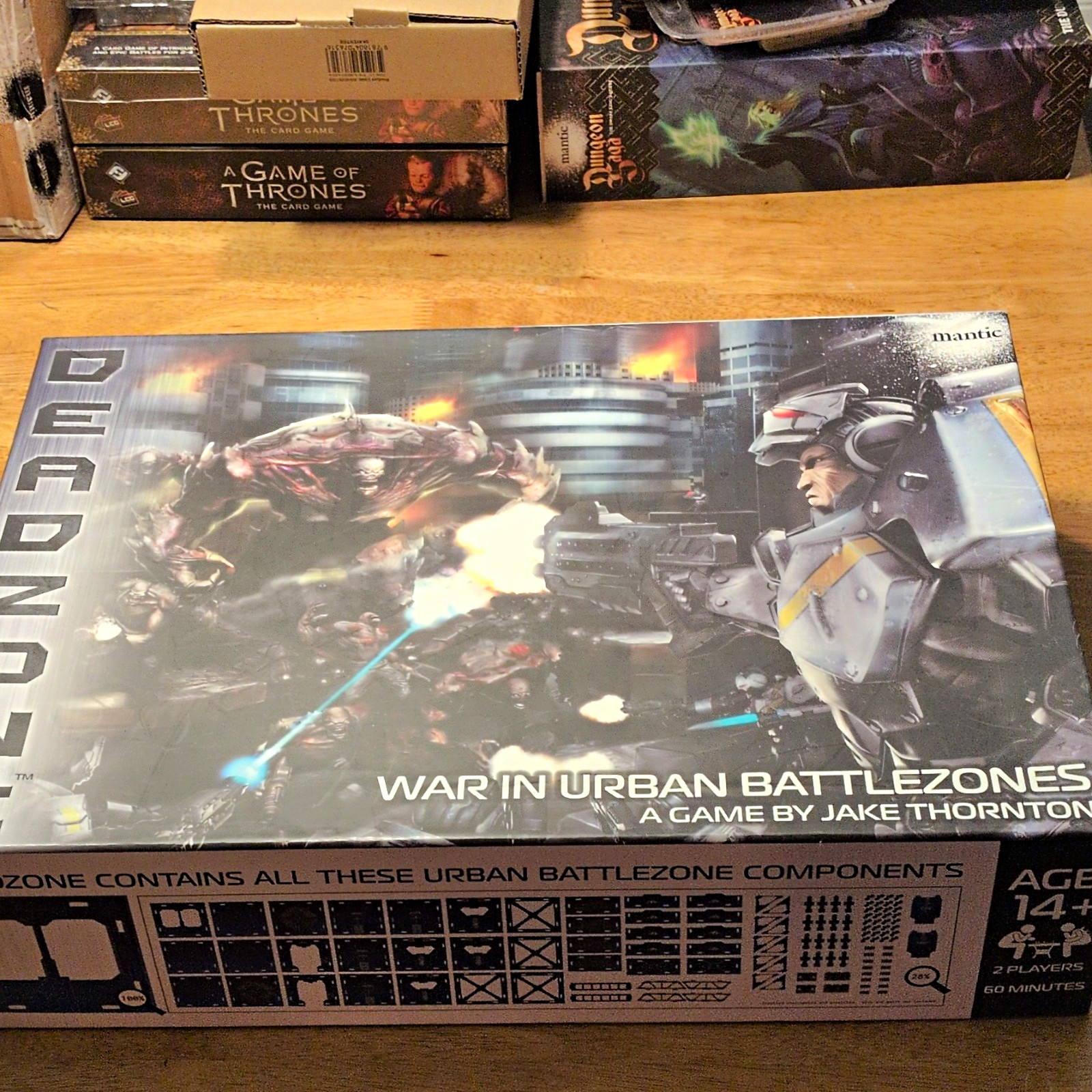 Mantic Deadzone War in Urban Battlezones & Deadzone resin equipment crate x2 Lot