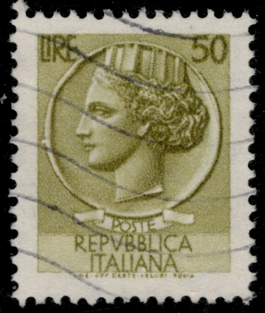 ITALY 683 - Allegory of Italia "1958 Olive" (pc43907)
