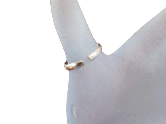 Silvertone Marijuana Leaf With C.Z. Toe Ring Adjustable