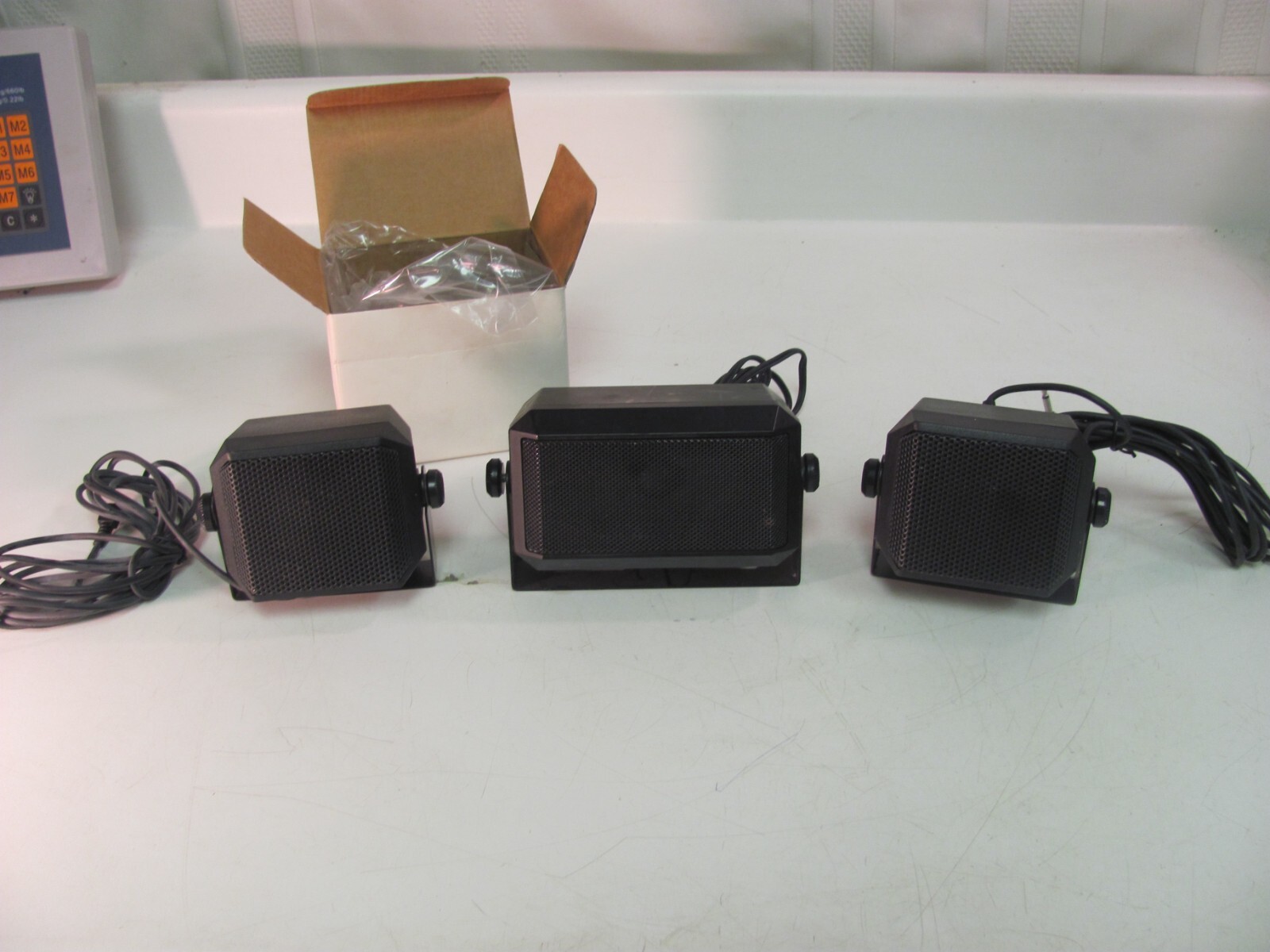 Lot of 3 Motorola speakers  model: SSN4005A