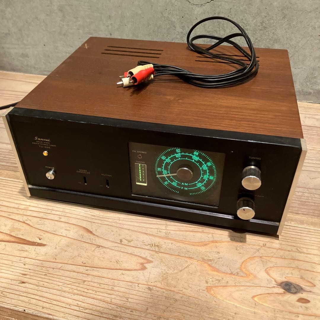 Sansui TU-666 FM/AM Vintage Stereo Tuner Analog Audio Components Power On Japan