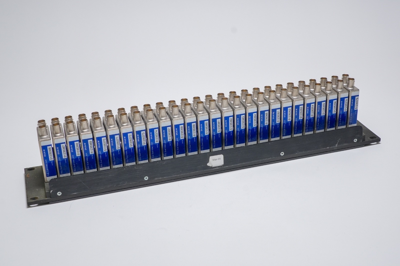 CANARE 26DV Video Patch Panel W/ DVJA-W 3G/SDI Modules 75Ω