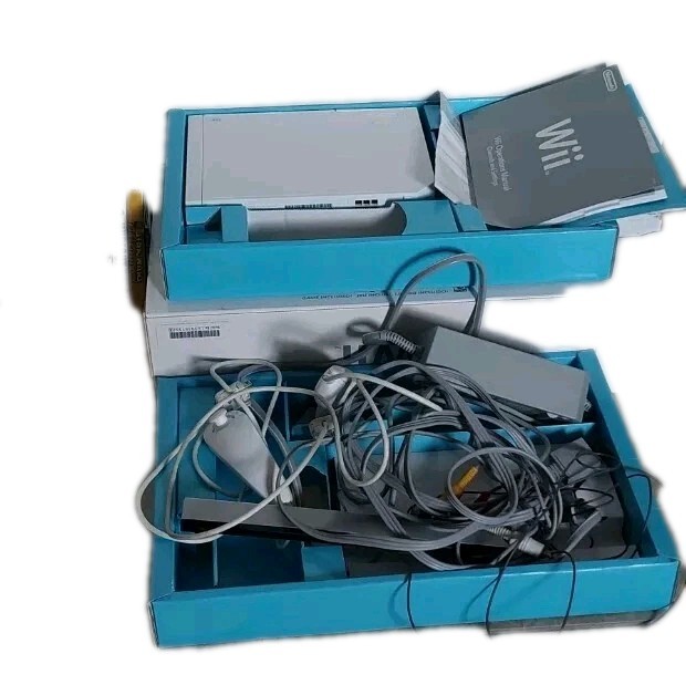 Nintendo Wii Console model# RVL001 White Console W/Box