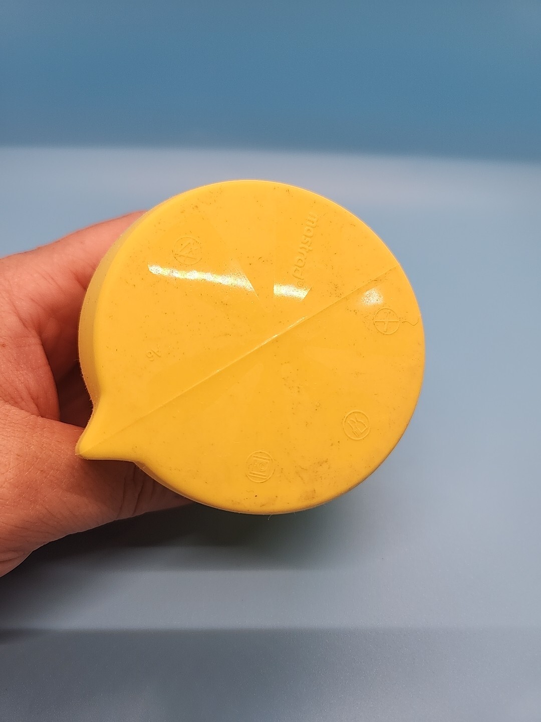 Mastrad Lemon Squeezer Yellow - 3"