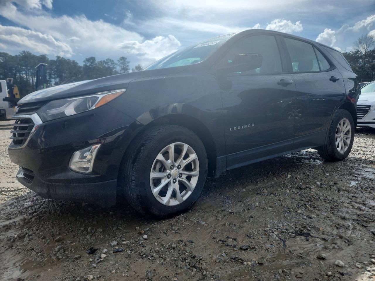 EQUINOX   2018 Glove Box 5024611