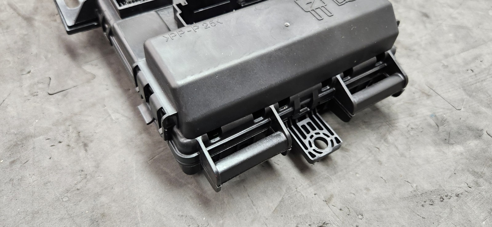 2005-2006 Ford Mustang Body Control Module BCM Computer OEM