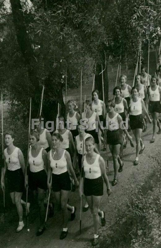 WW2 Picture Photo Young Bund Deutscher Mädel League German Girls Training 2...