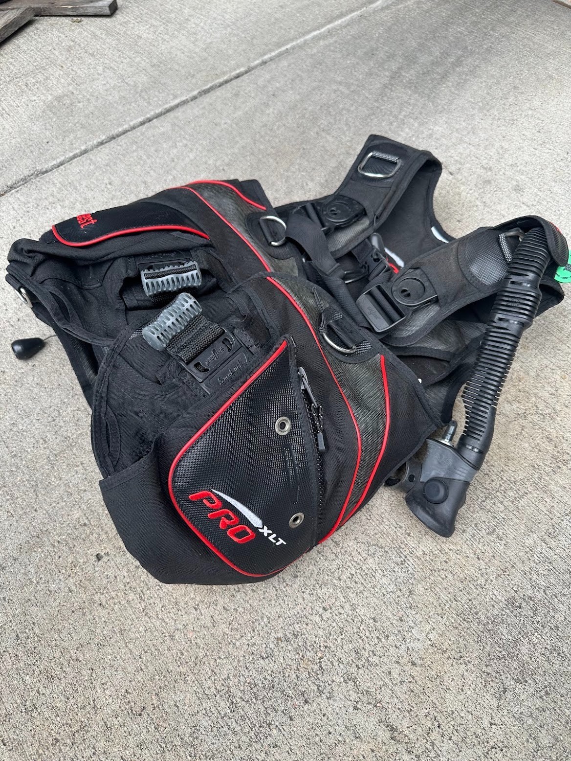 SeaQuest Pro XLT Scuba BCD Size Medium (M) - Weight Integrated w/ AirSource