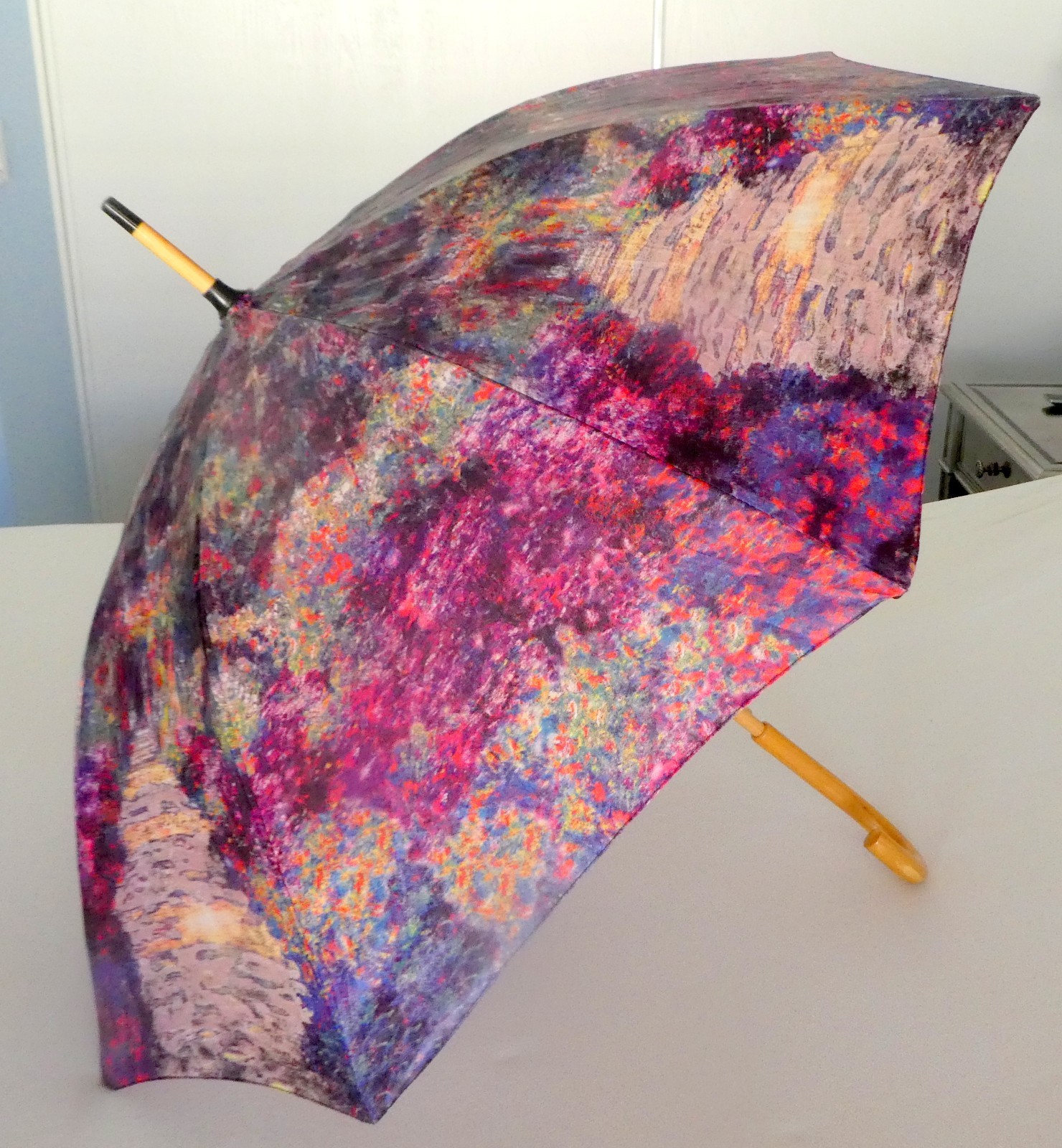CLAUDE MONET Style UMBRELLA NEW NWT Parasol Wooden Shaft and Handle