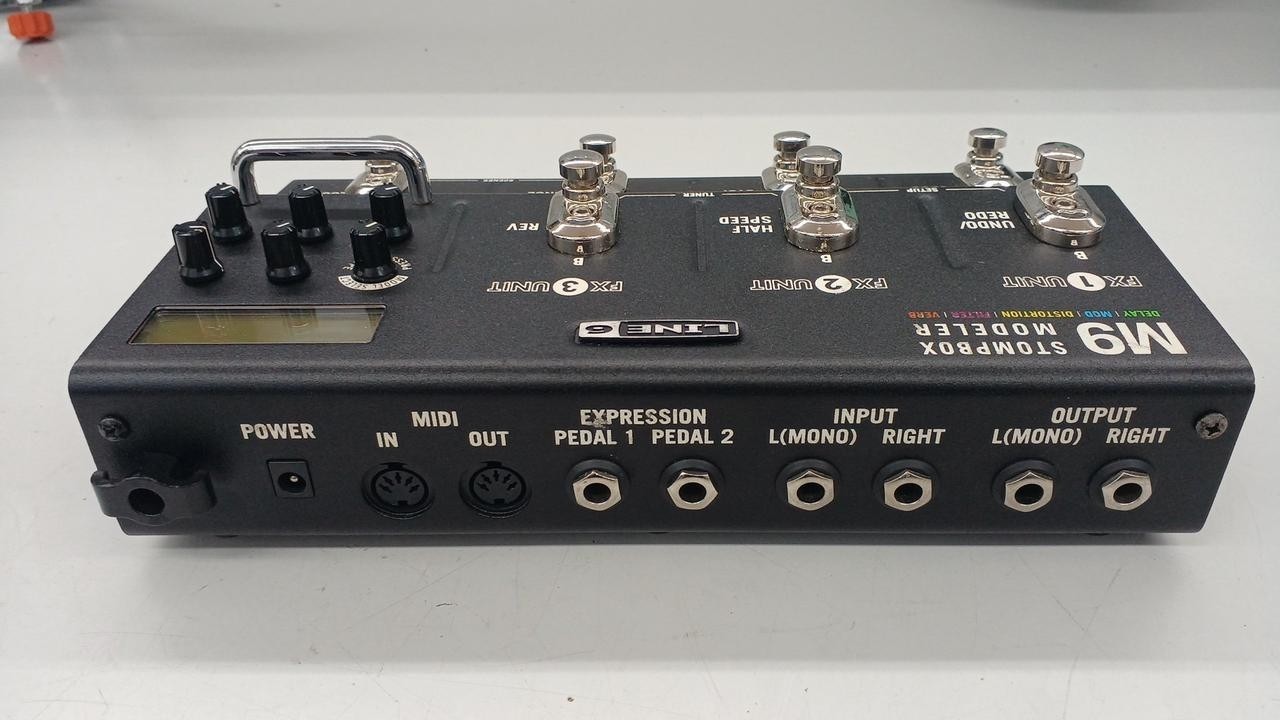 Line6 M9 Stompbox Modeler Multi-Effects Guitar Effect Pedal