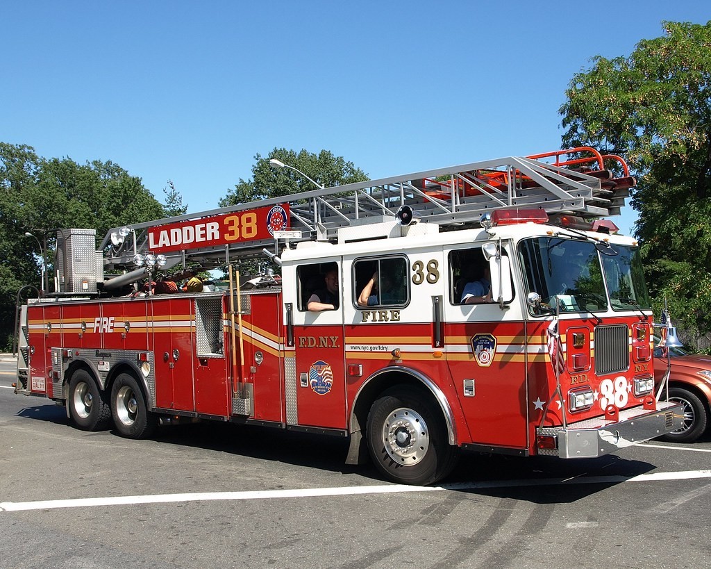 FDNY NYC Fire Department Ladder 38 Gorilla patch -B