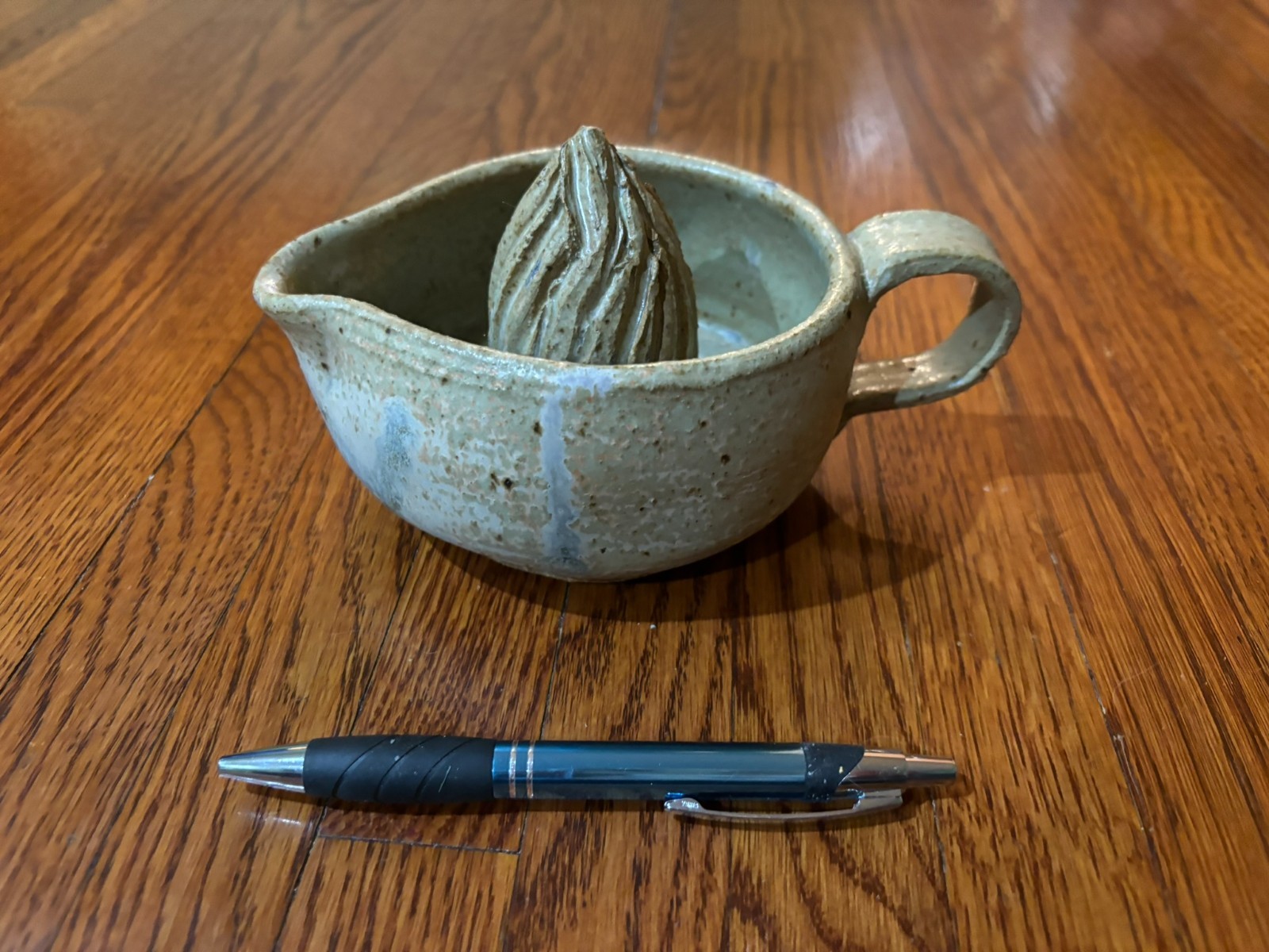 Vintage rustic handmade lemon manual citrus juicer heavy pottery spouted pitcher