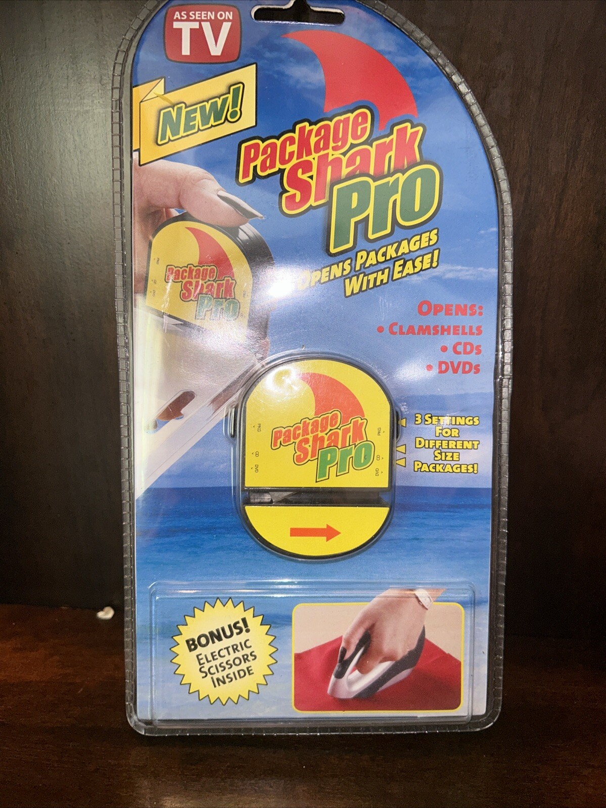 Package Shark Pro ~ Open Plastic Retail Clamshells, With Bonus Electric Scissors