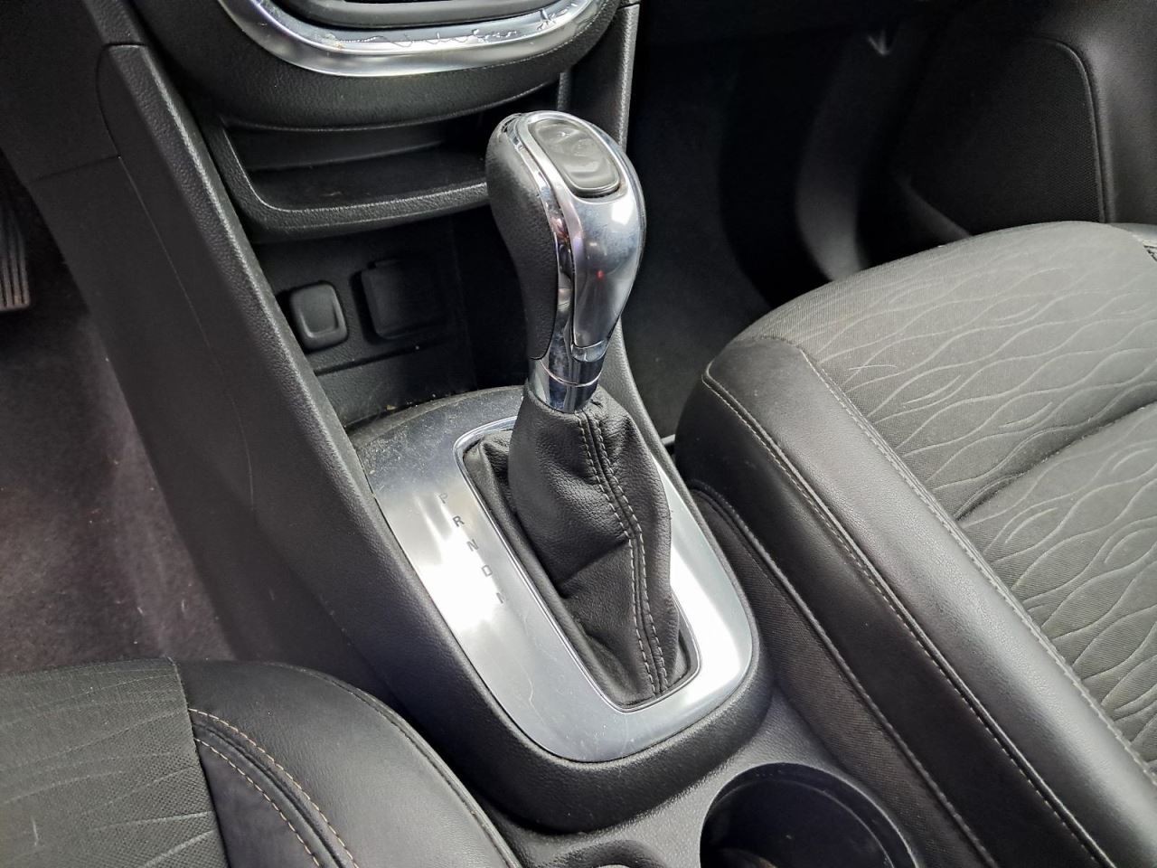 ENCORE 2016 Glove Box 4743216