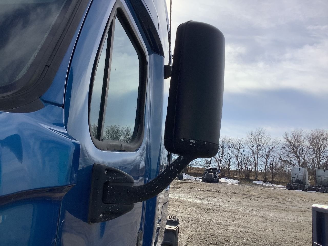 2008-2020 Freightliner CASCADIA POLY Left/Driver Door Mirror - Used