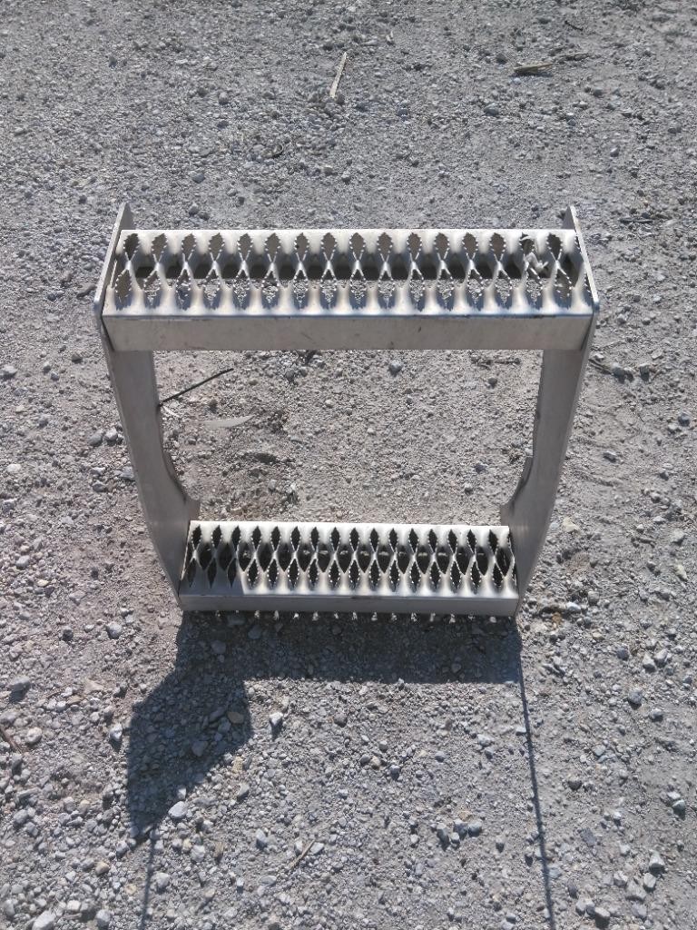 Replaces 2020 PETERBILT 579 FRAME STEP ,  IL
