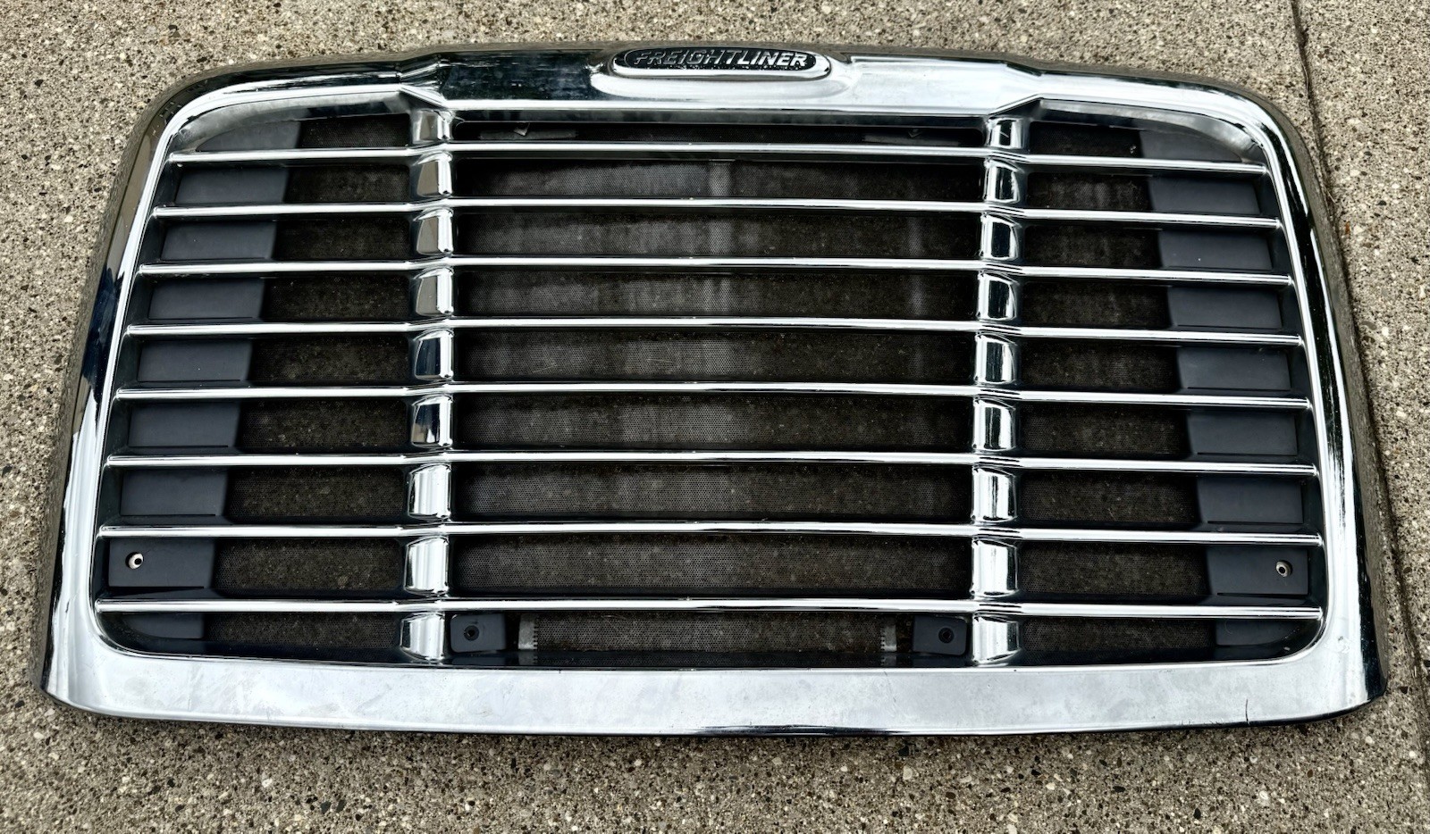 2008-2019 FreightLiner Cascadia Grille With Bug Screen Used OEM