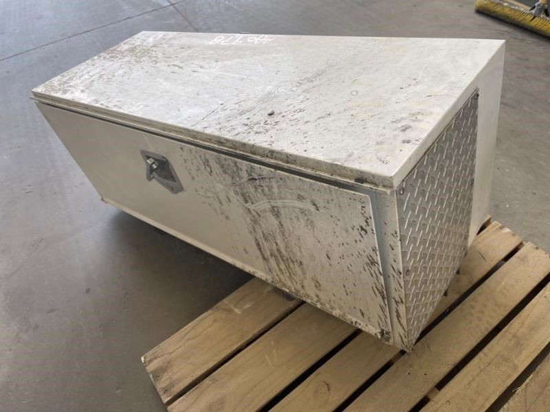USED SCELZI TOOL BOX from 19 RAM 5500   48x18x18 Los Angeles Calif