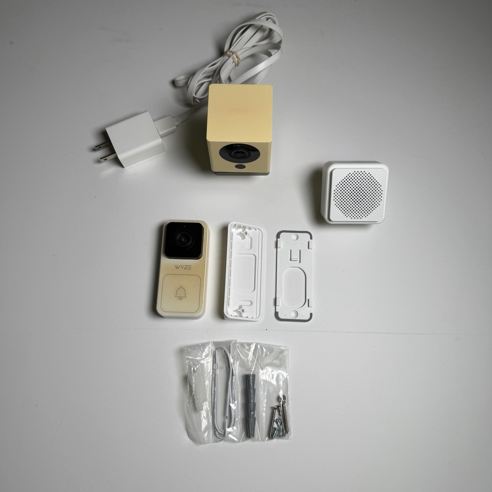 Wyze Video Doorbell Bundle With Chime + Wyze Cam V2 Lot Working