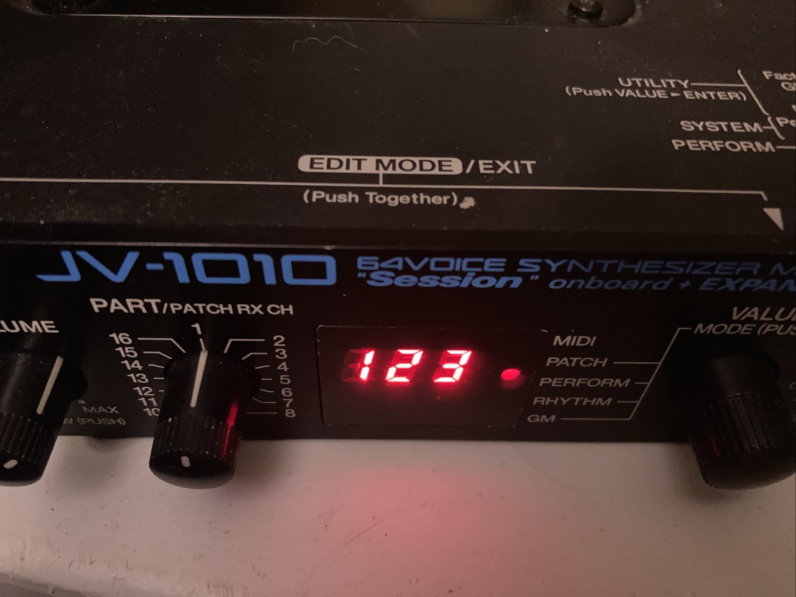 Roland JV-1010 Half-Rack 64-Voice Synthesizer Sound Module w/ power unit