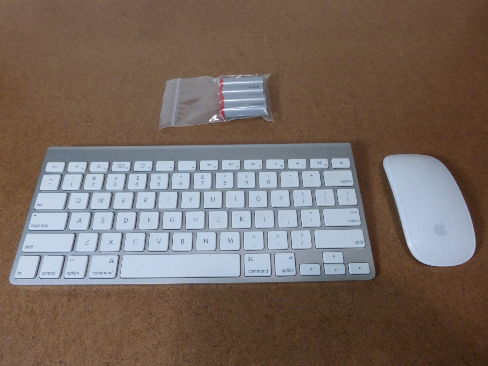 Genuine Apple A1314 Bluetooth Wireless Keyboard & A1296 Magic Mouse ~ Mac, iPad