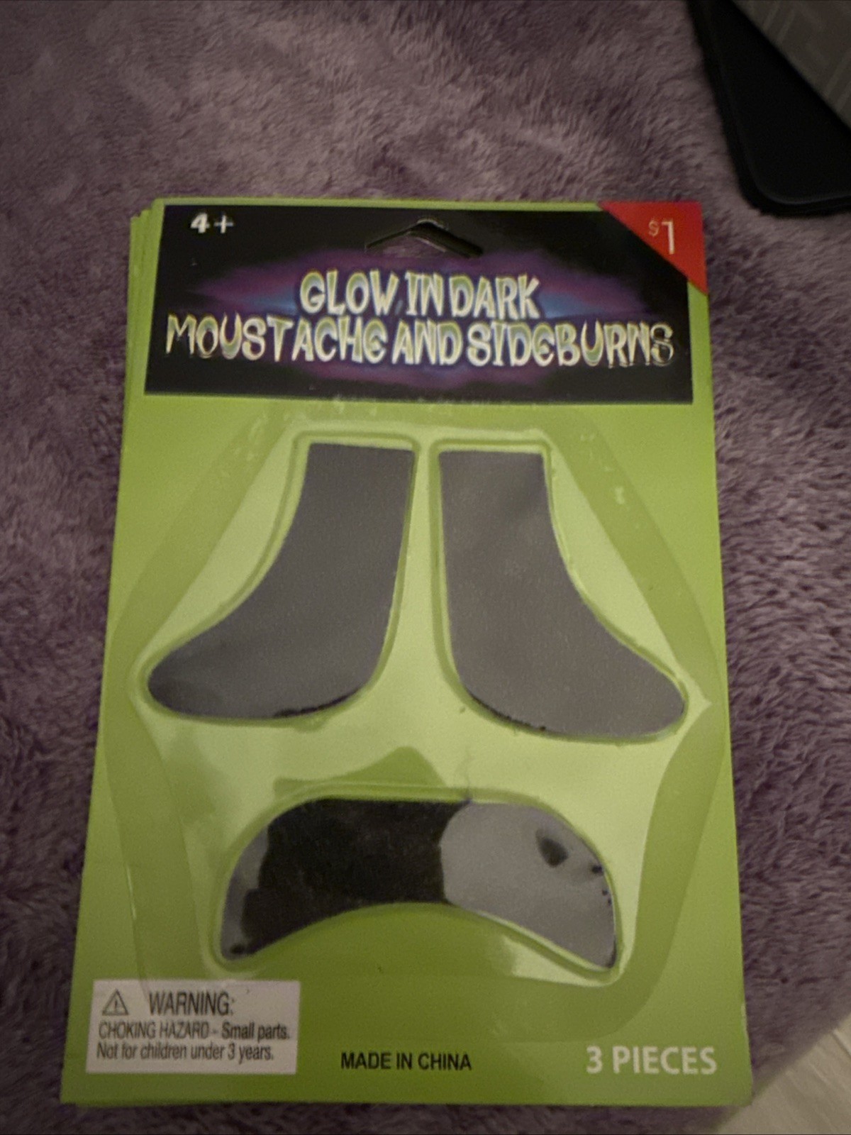 NEW IN PACKAGE 6 GLOW IN THE DARK MOUSTACHES/MUSTACHES