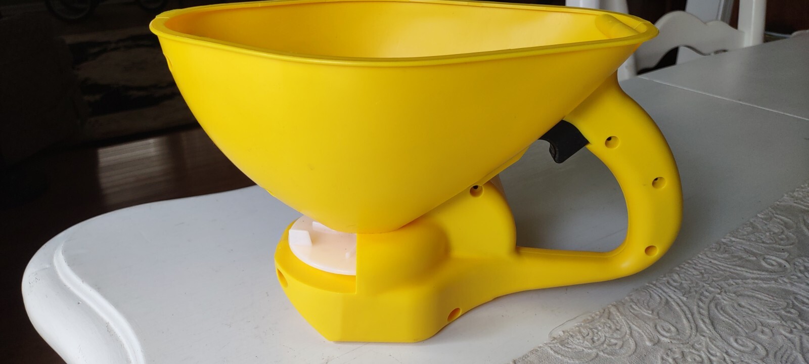 Handheld Spreader Seeder Broadcaster Hand Crank Power Spreader Small Yard