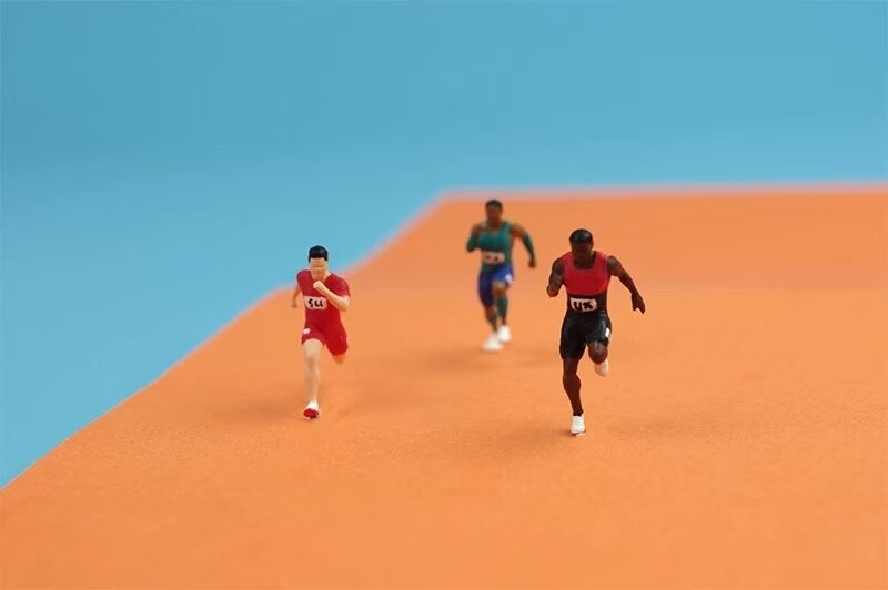 CR 1:64 Painted Figure Model Miniature Resin Diorama  Runners Running Athletes