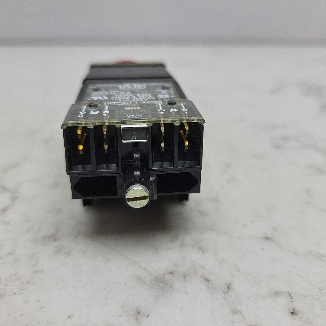 Allen Bradley 800MR-H33B 2 Position Maintained Selector Switch Cylinder Lock
