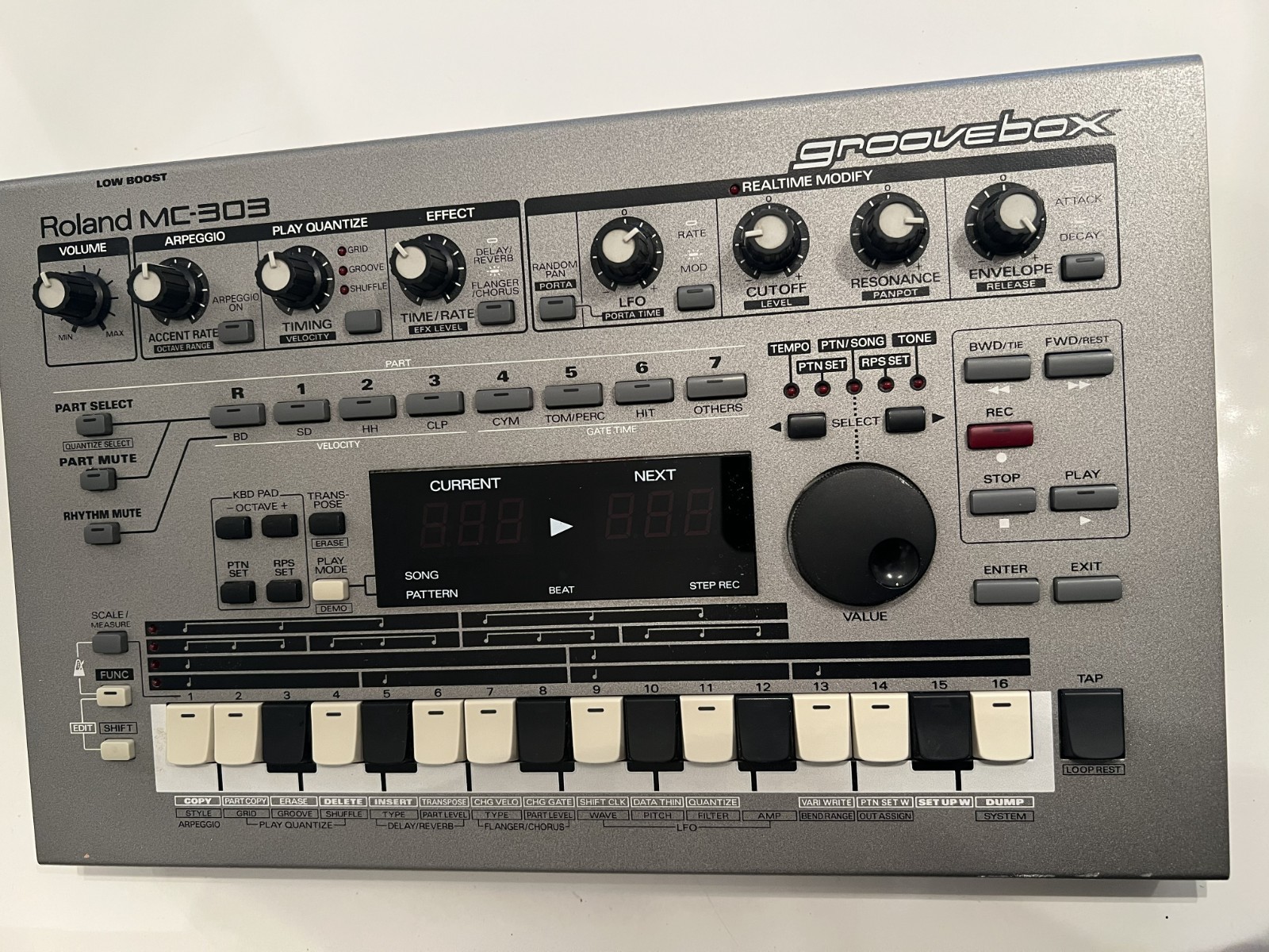 Roland MC-303 Groovebox Synthesizer - VINTAGE - Amazing Condition-ships from USA