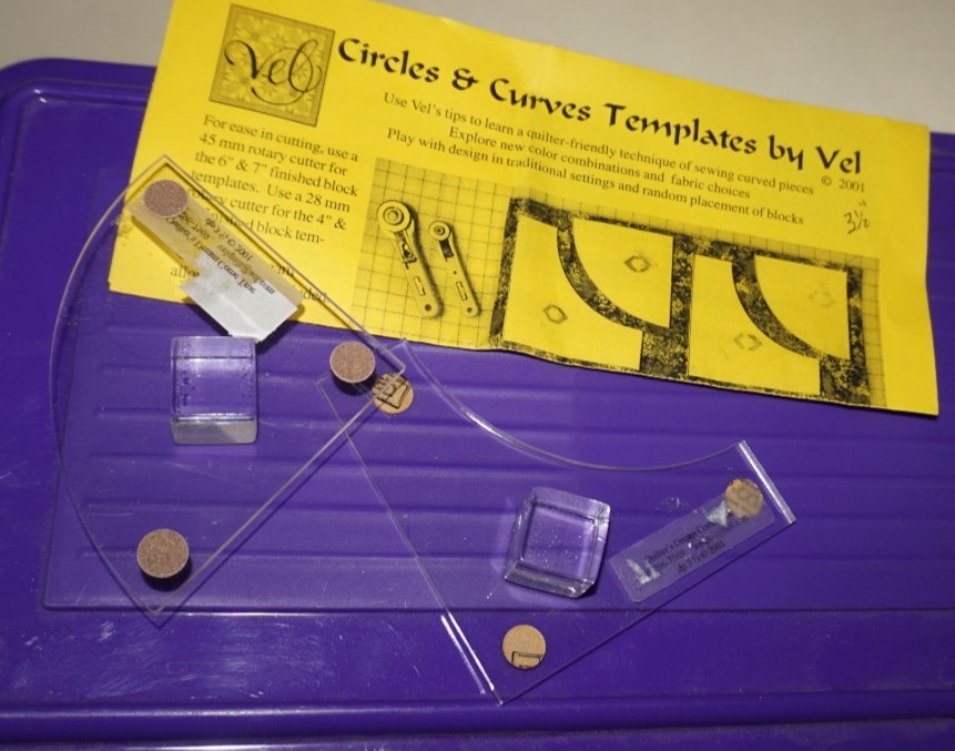 2001, Vel, 3-1/2" Circles & Curves Templates with Instructions