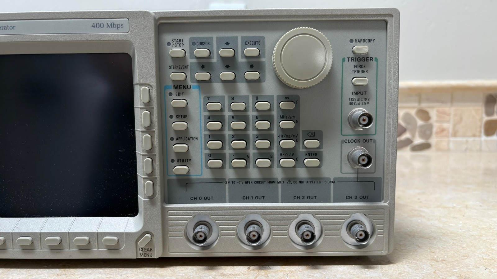 Tektronix DG2030 Data Pattern Generator 400 MHz 4-Ch Digital Signal Source GPIB
