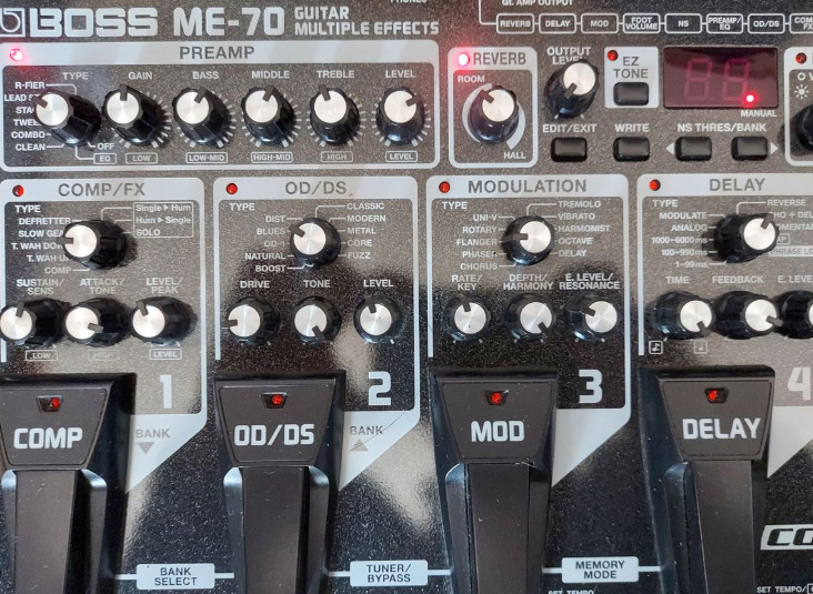 BOSS ME-70 Guitar Multi Effects Pedal Multi-Effects Tested walking