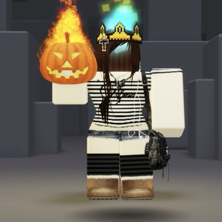 Roblox 8-Bit Royal Crown Head Accessory Virtual Game Item/Asset