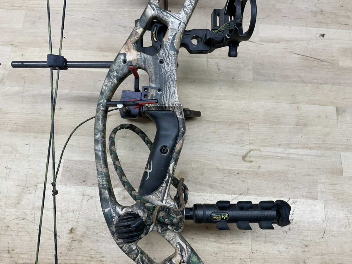HOYT ARCHERY BONE COLLECTOR (AM1053684)