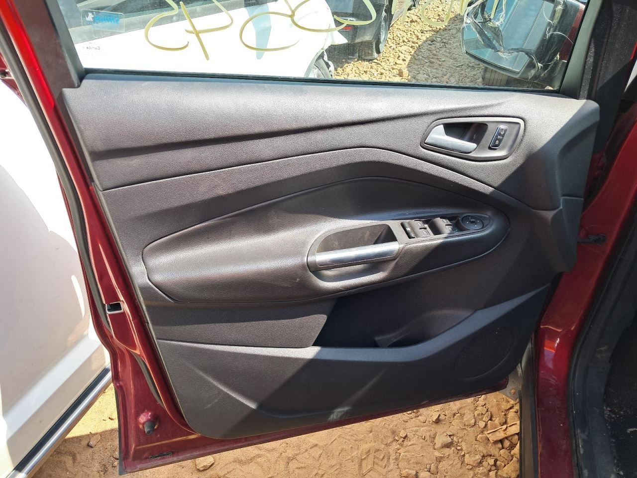 ESCAPE 2013 Glove Box 4778938