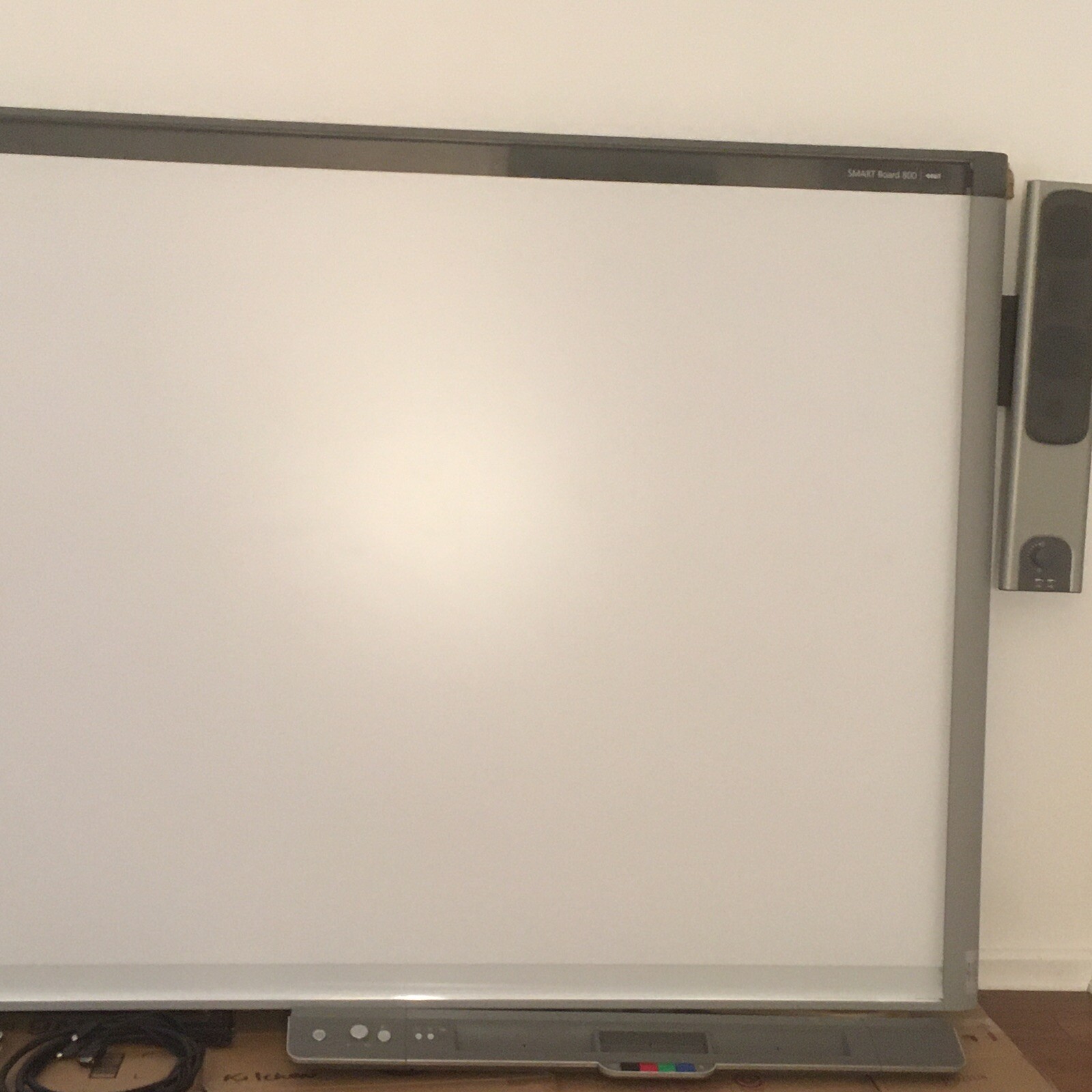 SMART Board 800 DVit SBX885 87" Interactive Whiteboard + Two Speakers Dock Plugs