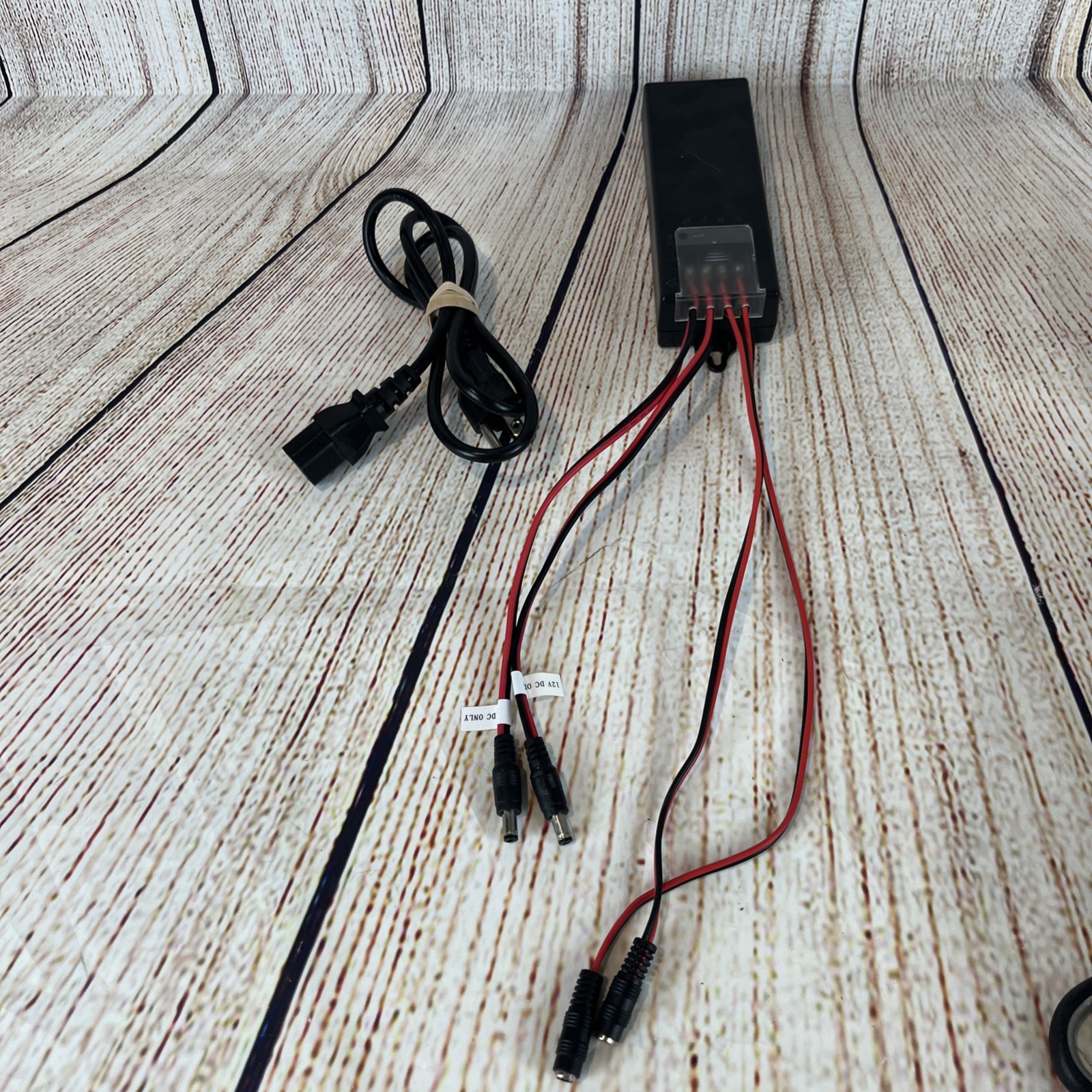 ￼ 110 Volt AC to 12 Volt 12V DC 5 Amp 5A 4-Channel Power Supply CCTV Cameras
