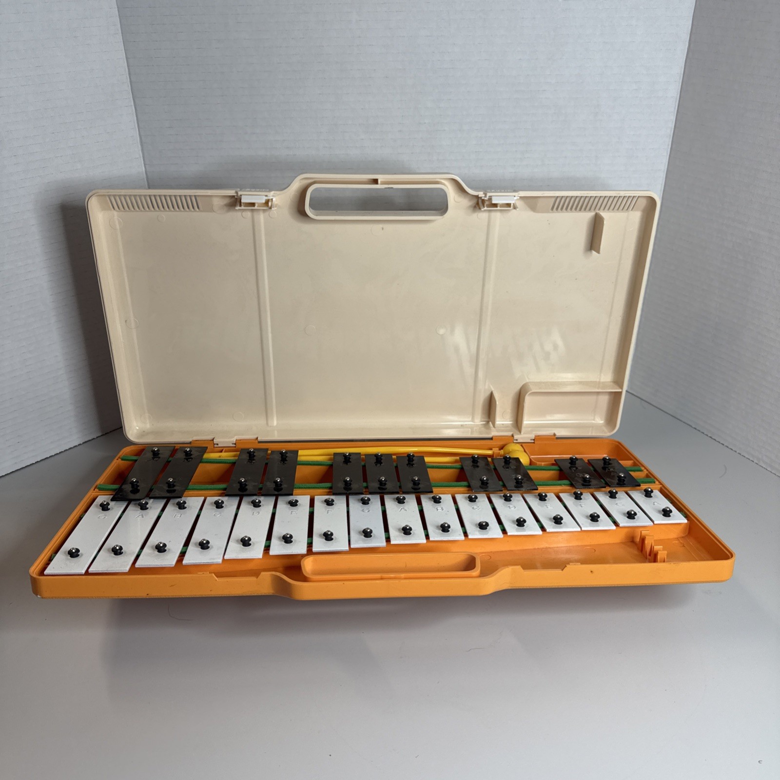 First Note Trophy Xylophone Glockenspiel Mallets Case Yellow 27 Note Percussion