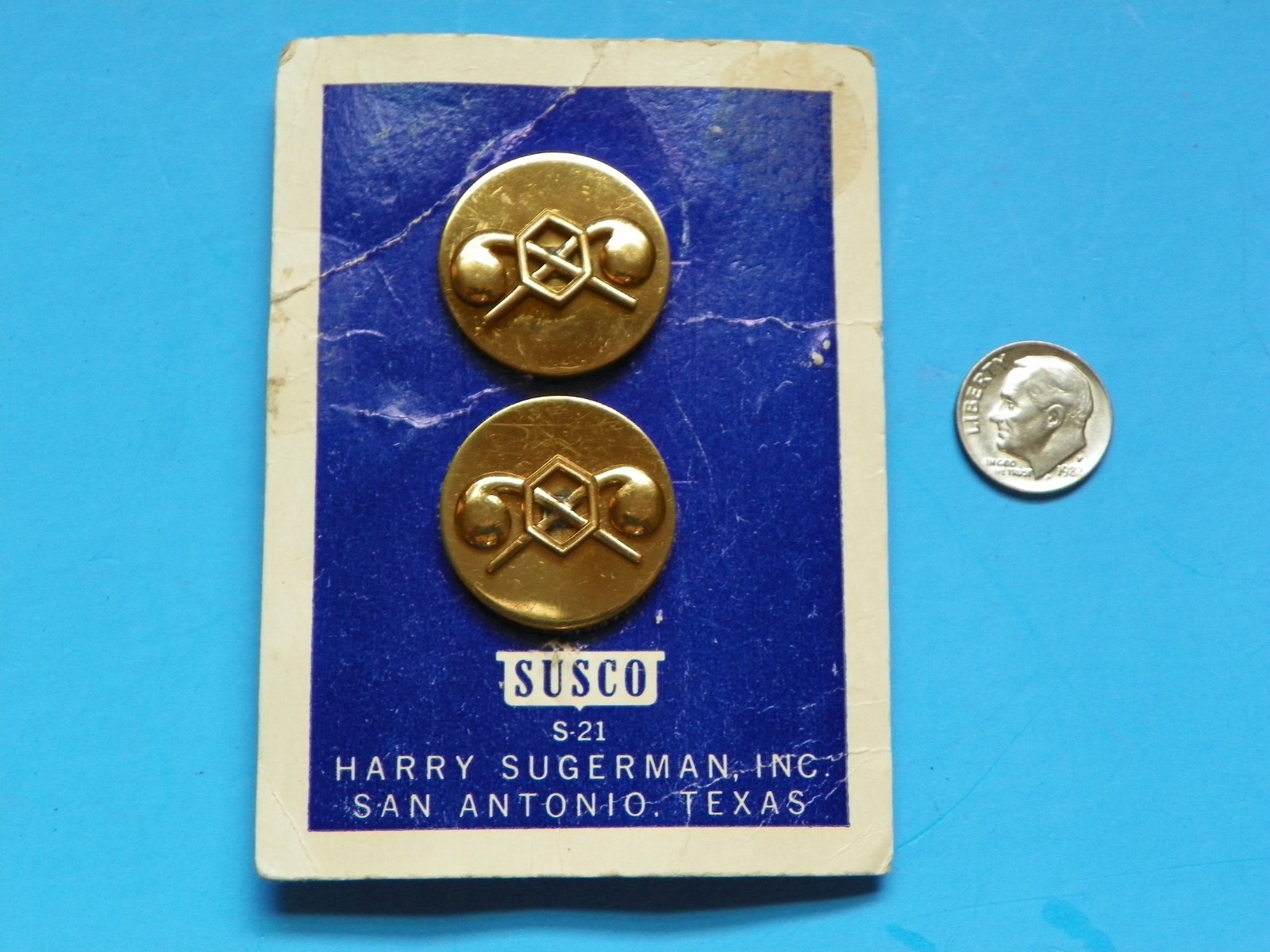 VIETNAM ORIGINAL PAIR OF U.S. CHEMICAL OFFICERS COLLAR INSIGNIAS ON DISPLAY CARD