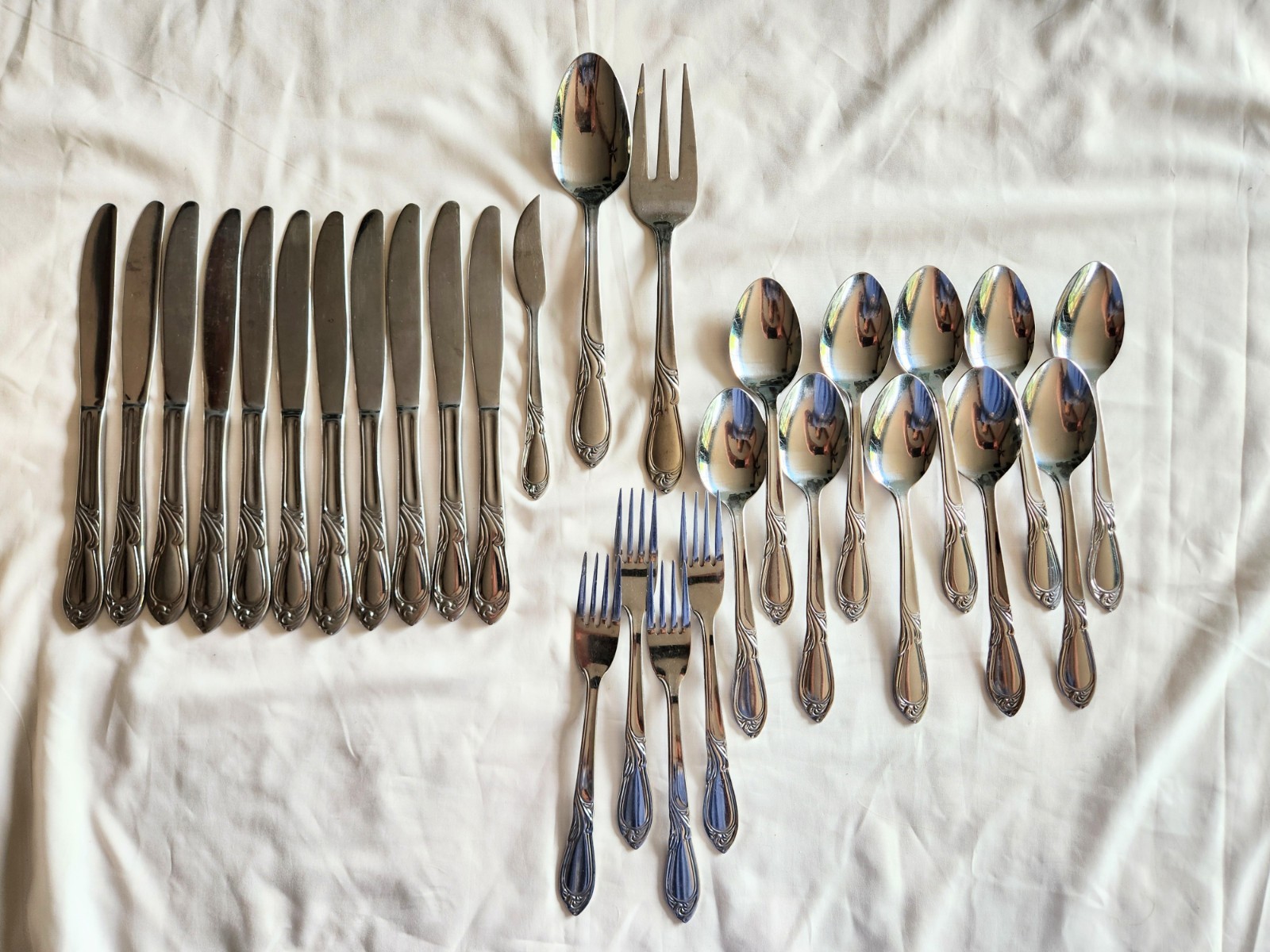 28 faberware majestic stainless steel flatware Indonesia  (cameo?)