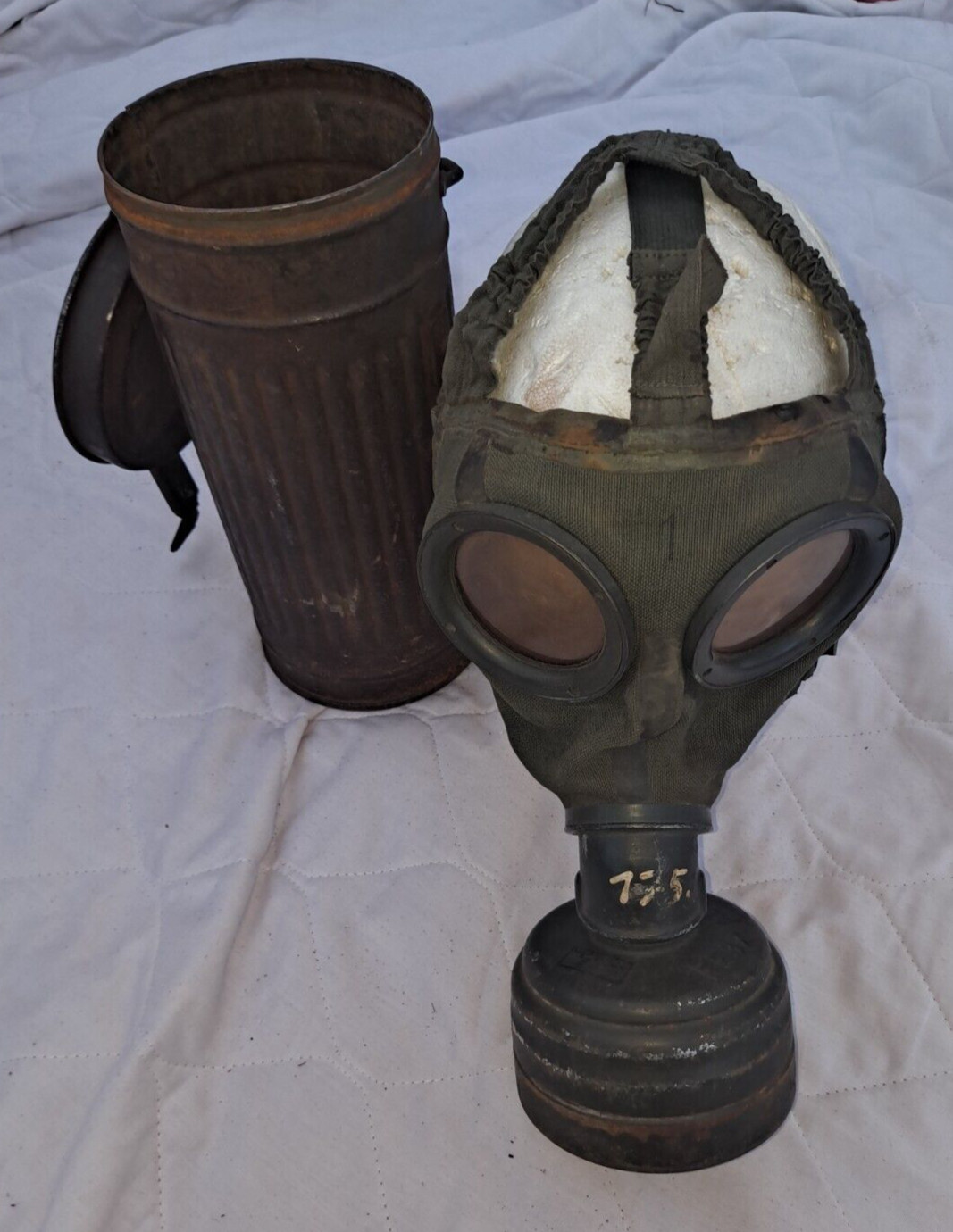 WW2 Original German gas mask canister and Mask- extra lenses. 1942