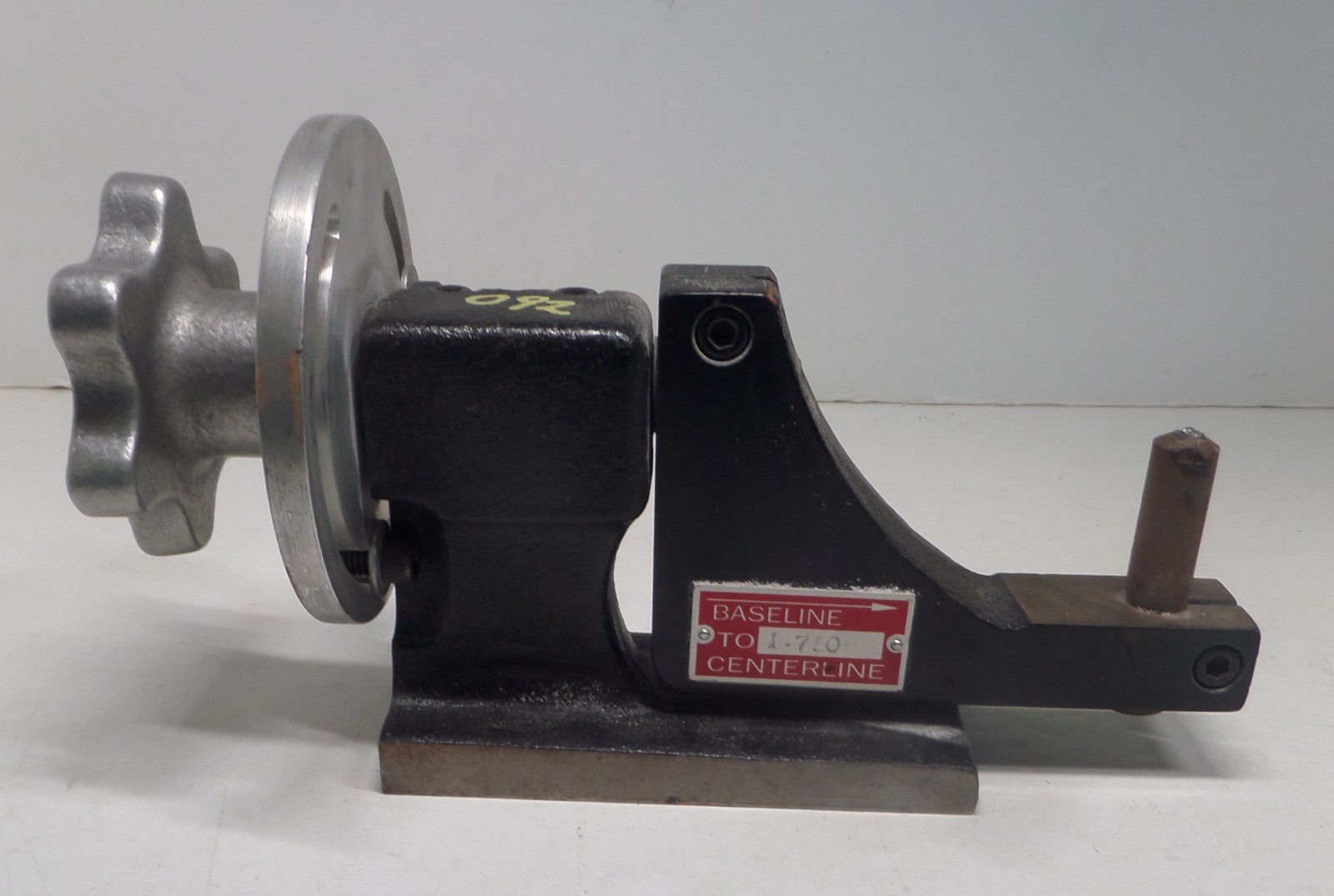 Grinding wheel radius dresser tool