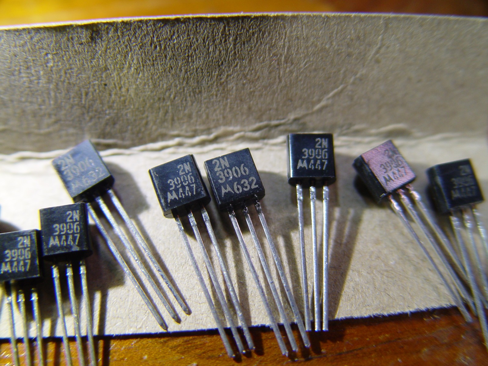 Lot(10) 2N3906 Original New Motorola 5A 80V NPN Si PWR USA Sale Free Ship OBO