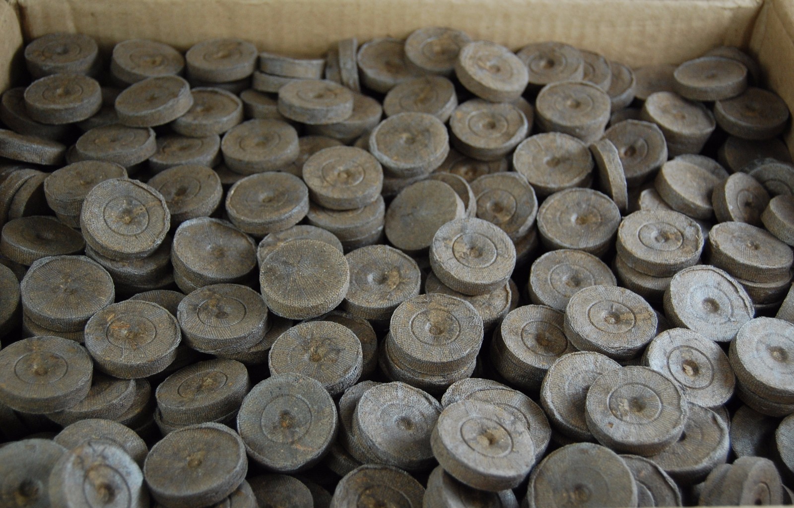Jiffy 7 Peat Pellets 30 mm Seed Starting Plug Growing Media - 200 Count