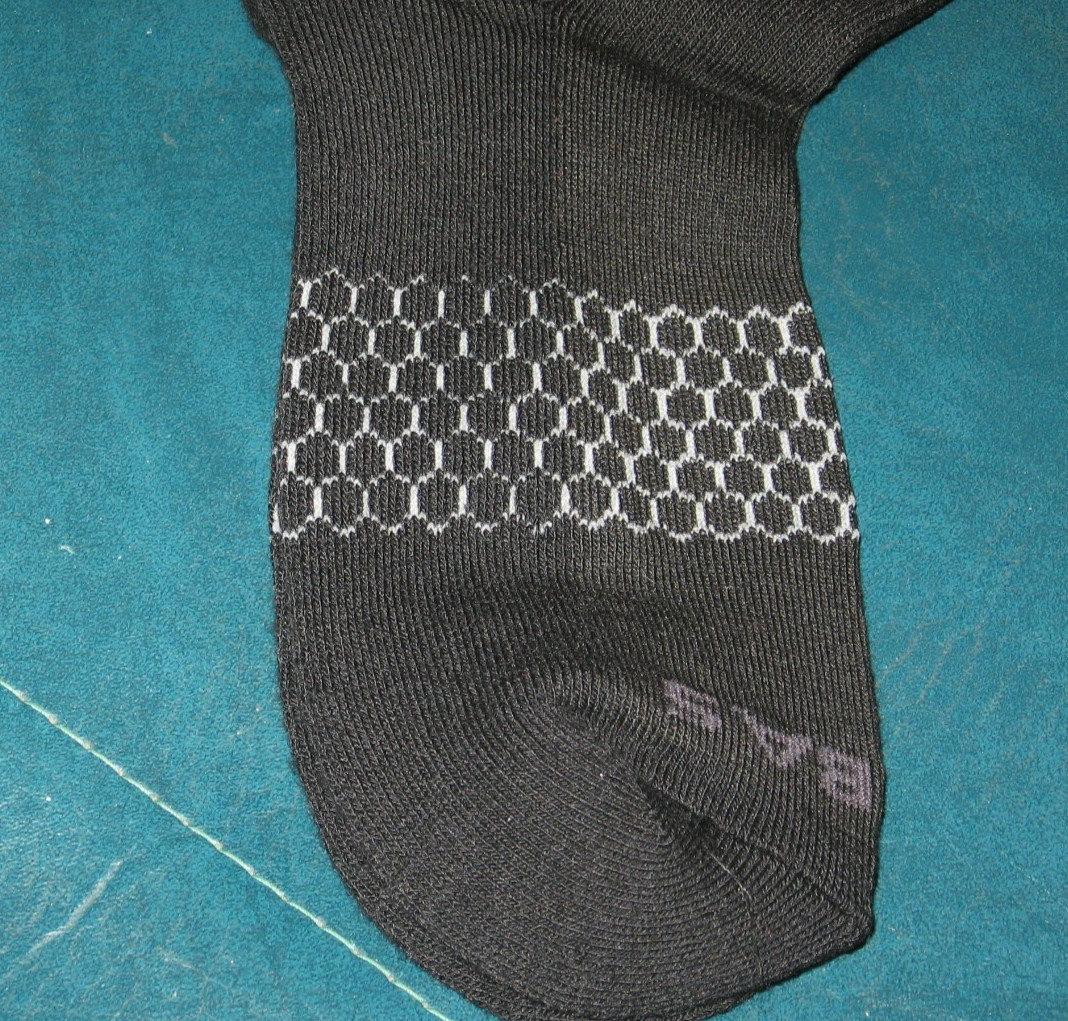 (3) Pairs of Brand New Bombas Socks Men's Medium Black Cushioned Crew Socks
