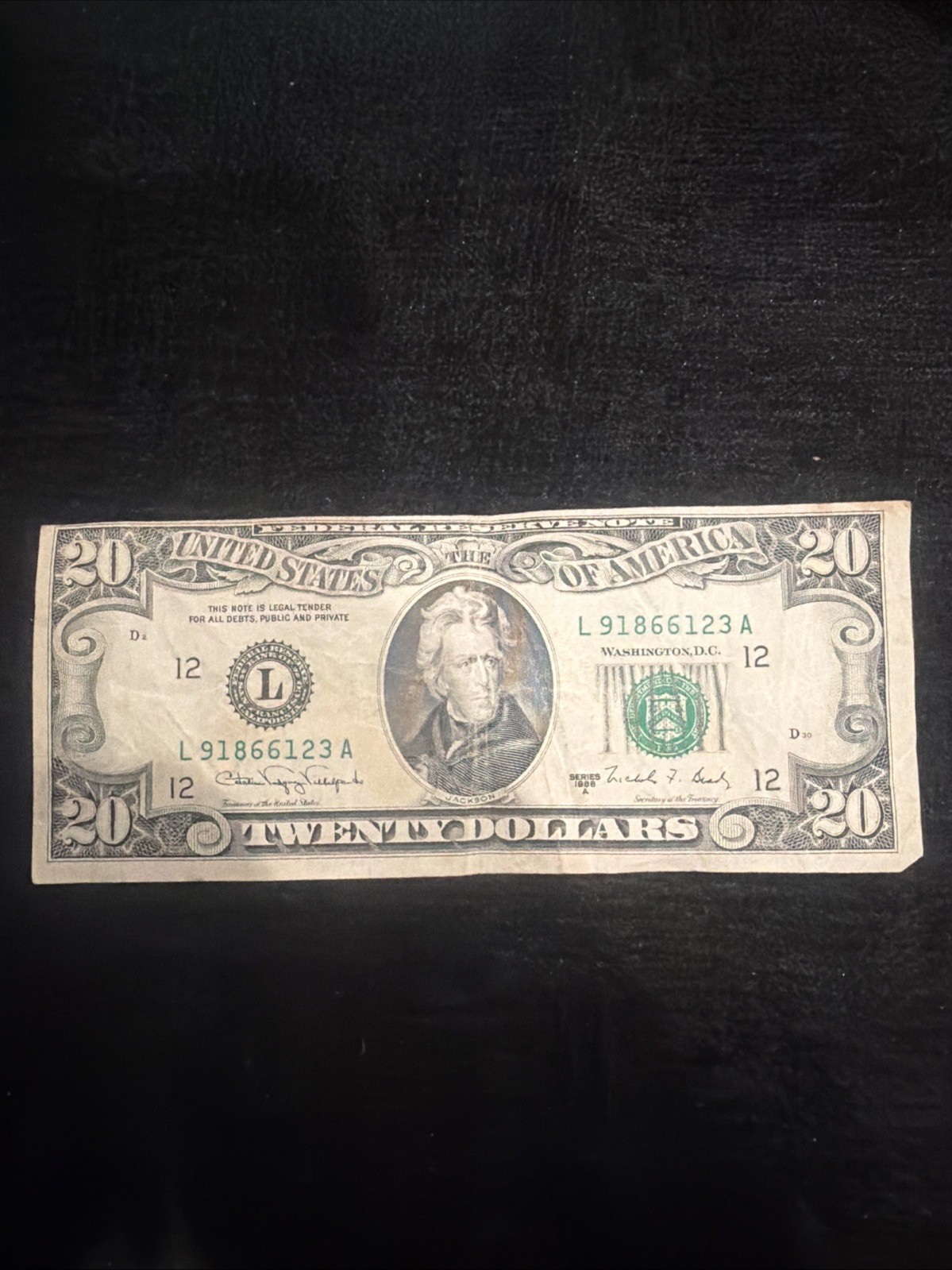 1988 A MISCUT OFF-CENTER ERROR U.S. $20 dollar L 91866123A