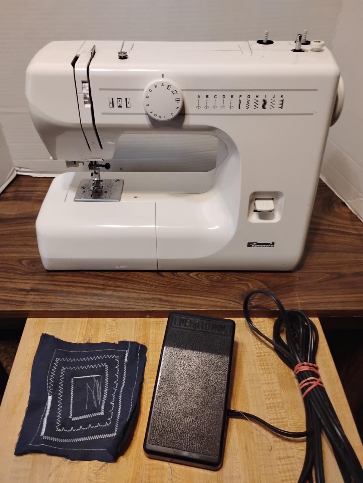 Kenmore /Janome Sewing Machine  385.15343600 W/Pedal, Works- Full 1 Amp motor