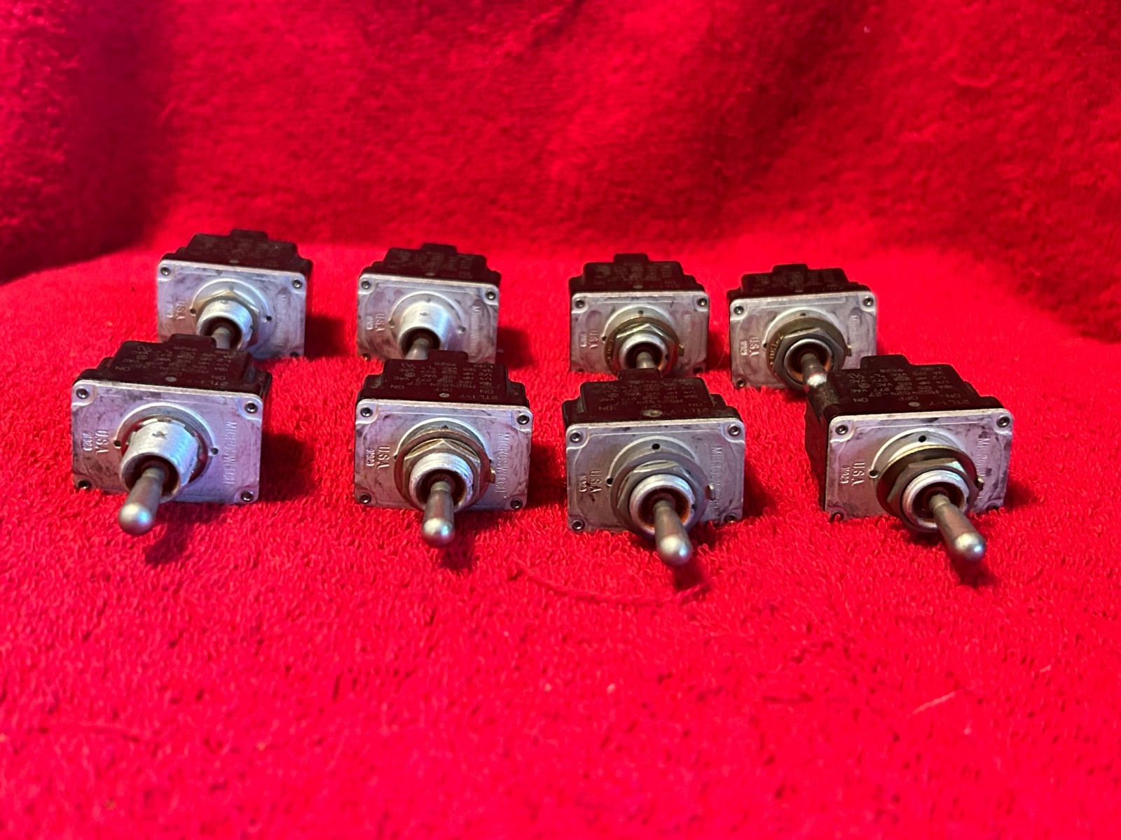 LOT OF 8 MICROSWITCH TOGGLE SWITCHES CIRCUIT BREAKERS P/N 2TL-1-7